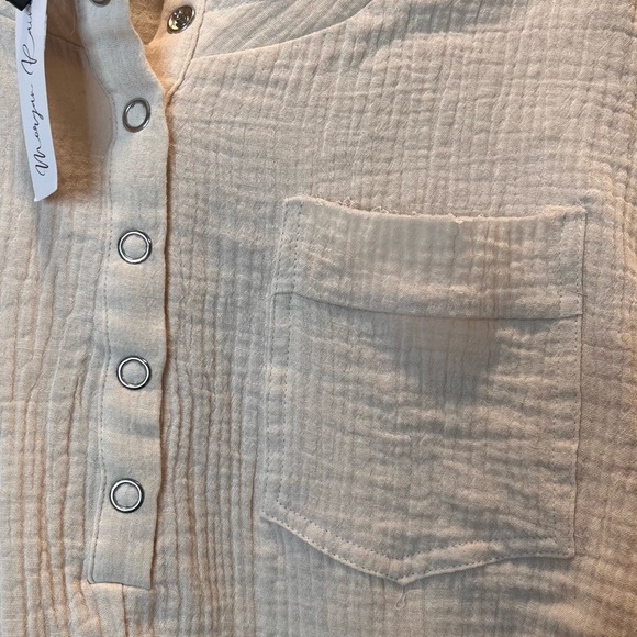 Promesa Lightweight Tan Long Sleeved Chest Pocket Blouse. Size Small. NWT. - Picture 4 of 13